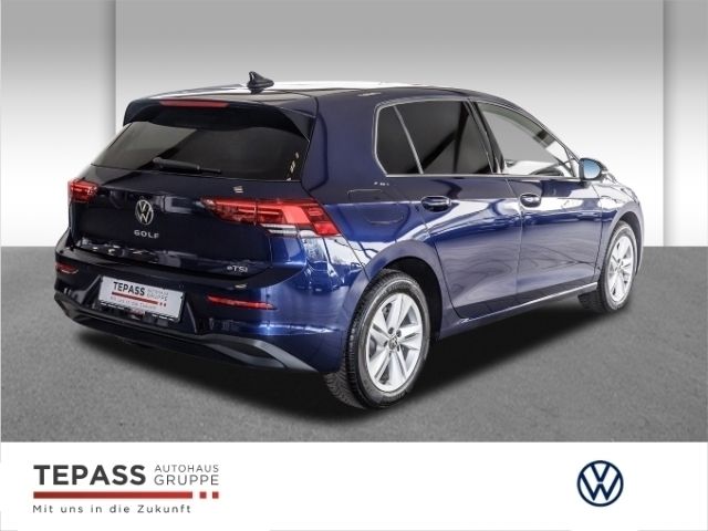 Gebraucht VW Golf VIII Life 131 PS (96 kW) 2024 Blau Kleinwagen