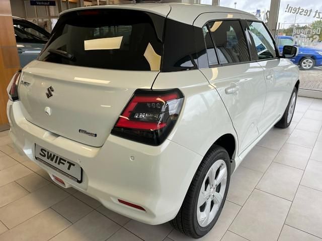 Neu Suzuki Swift 83 PS (61 kW) 2025 Pure white pearl Kleinwagen