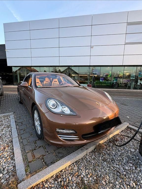 Braun Gebraucht 2009 Porsche Panamera 4S Limousine | 27.900 € (Fairer Preis) - Bild 1/4