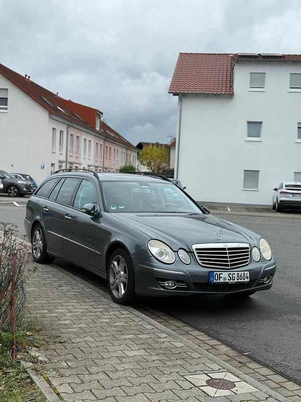 Grau Gebraucht 2007 Mercedes E320 Avantgarde Kombi | 2.900 € (Guter Preis) - Bild 1/4