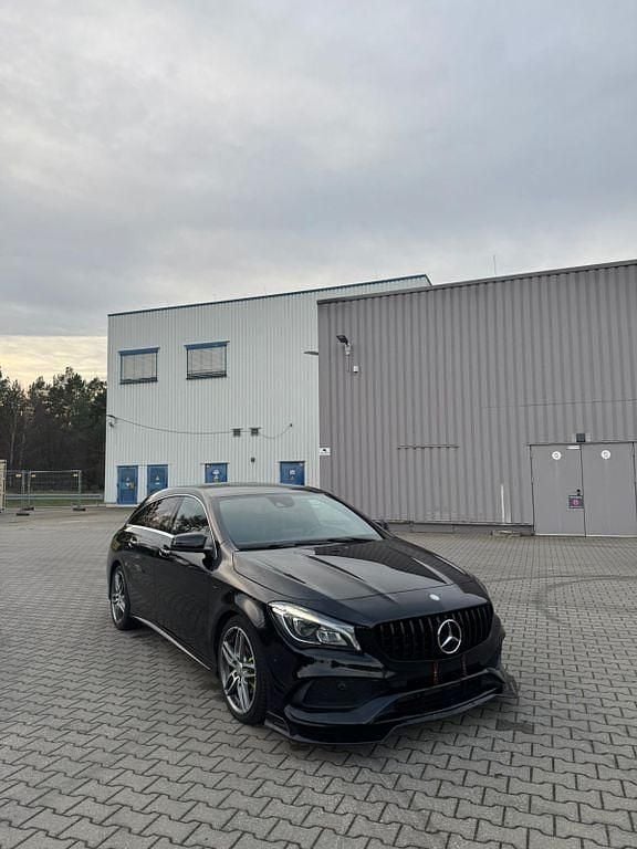 Schwarz Gebraucht 2016 Mercedes CLA200 Shooting Brake Kombi | 14.400 € (Guter Preis) - Bild 1/4