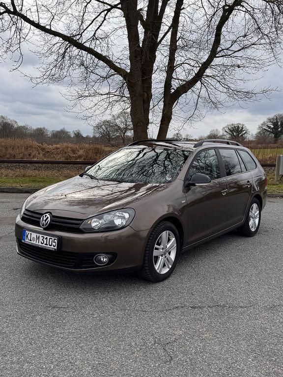 Gebraucht VW Golf VII Match 105 PS (77 kW) 2012 Braun Kombi
