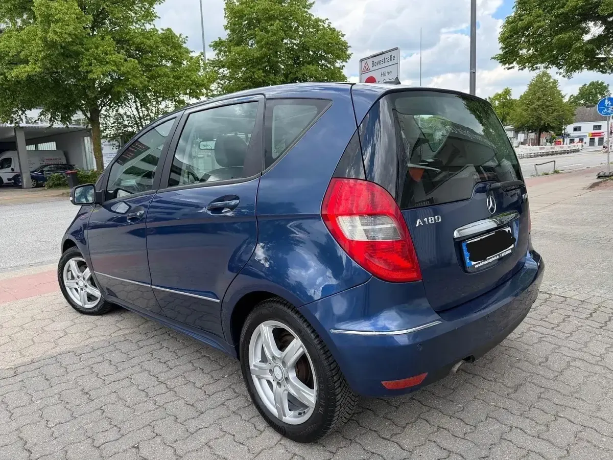 Gebraucht Mercedes A180 Avantgarde 109 PS (80 kW) 2009 Blau Limousine