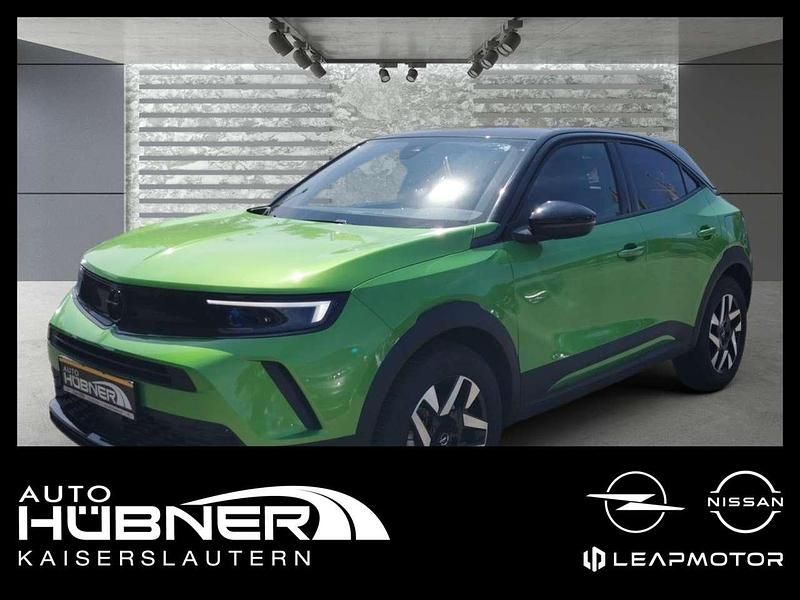 Lackierung matcha green/typ au Gebraucht 2023 Opel Mokka-e GS Line SUV | 18.990 € (Guter Preis) - Bild 1/4
