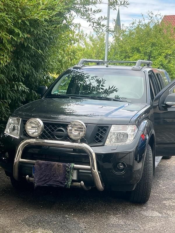 Schwarz Gebraucht 2012 Nissan Navara Abholung | 18.000 € - Bild 1/4