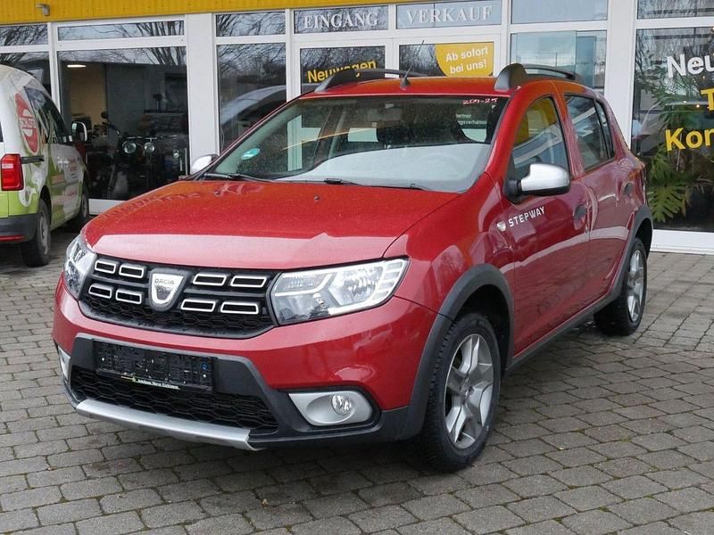 Gebraucht Dacia Sandero Prestige 90 PS (66 kW) 2017 Rot Limousine