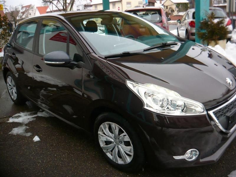 Gebraucht Peugeot 208 Active 82 PS (60 kW) 2012 Braun Kleinwagen