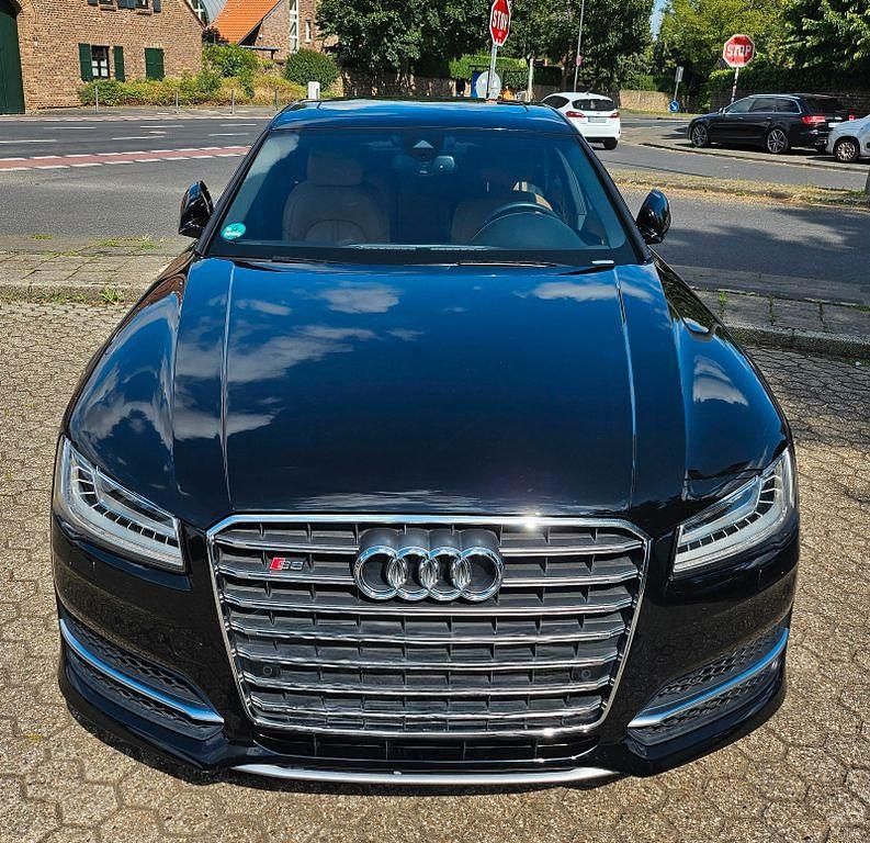 Schwarz Gebraucht 2017 Audi S8 Sport Limousine | 48.900 € - Bild 1/4