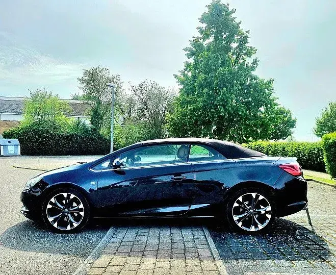 Gebraucht Opel Cascada Innovation 165 PS (121 kW) 2014 Smaragd gruen (mi) Cabrio