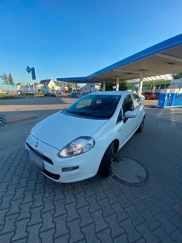 Weiß Gebraucht 2016 Fiat Punto Kleinwagen | 4.499 € (Fairer Preis) - Bild 1/4