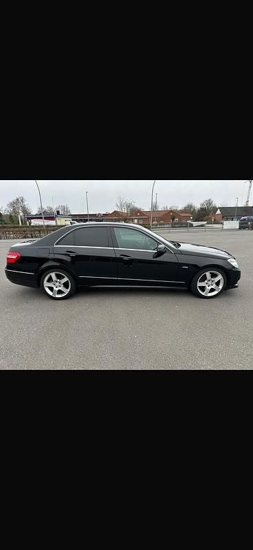 Gebraucht Mercedes E350 265 PS (194 kW) 2011 Schwarz Limousine