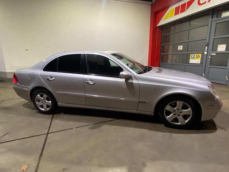 Gebraucht Mercedes E320 Elegance 224 PS (164 kW) 2004 Silber Limousine