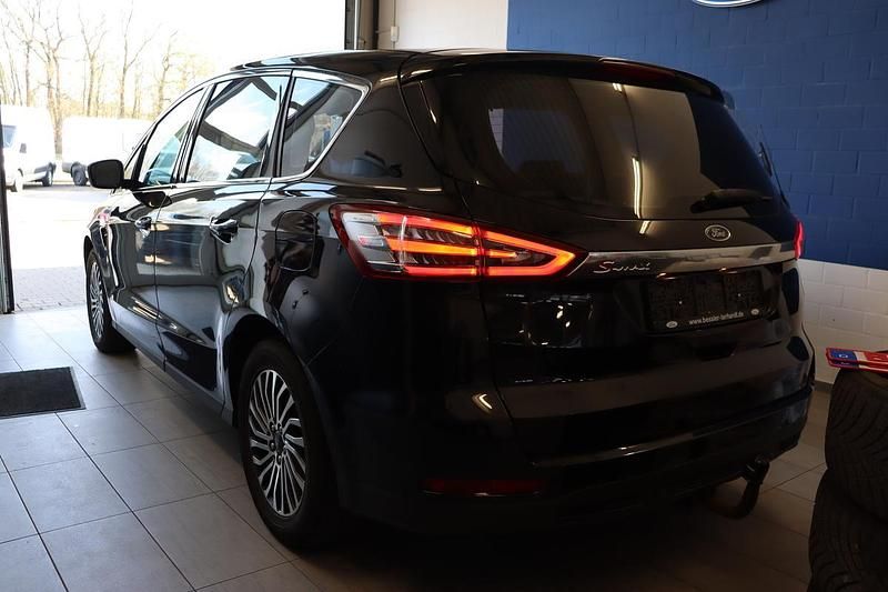 Gebraucht Ford S-MAX Titanium 150 PS (110 kW) 2019 Schwarz metallic Van / Kleinbus
