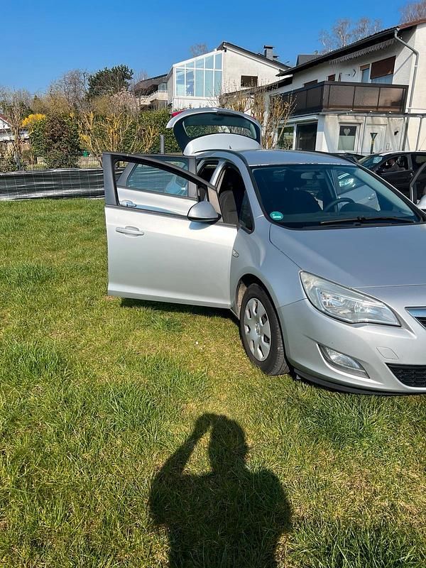 Gebraucht Opel Astra 110 PS (80 kW) 2010 Silber Kombi