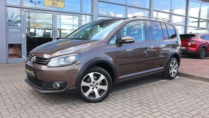 Braun Gebraucht 2011 VW Touran Cross Van / Kleinbus | 9.990 € (Fairer Preis) - Bild 1/4