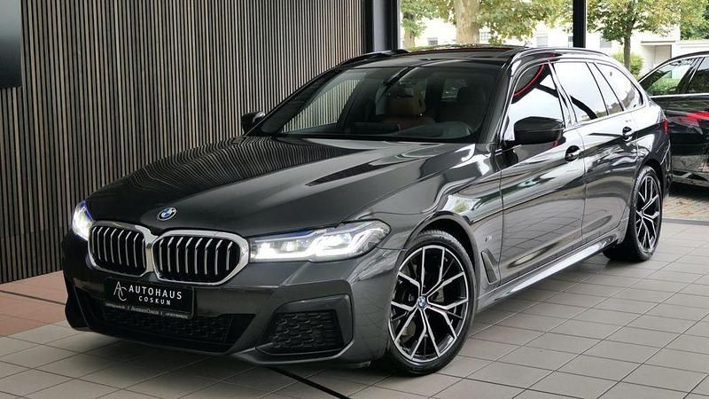 Grau Gebraucht 2022 BMW 520 M Sport Kombi | 26.900 € (Superpreis) - Bild 1/4