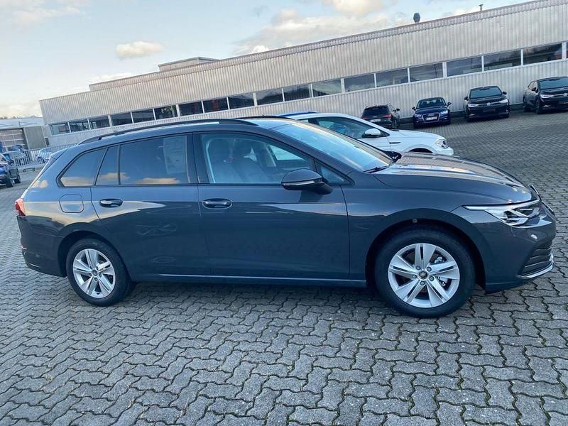 Gebraucht VW Golf VIII 150 PS (110 kW) 2023 Delfingrau metallic (metallic) Kombi