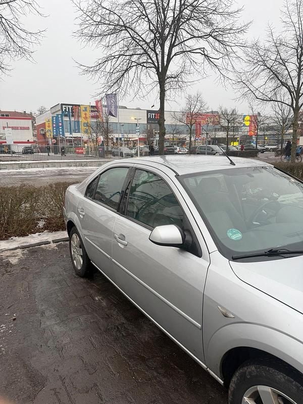 Gebraucht Ford Mondeo 146 PS (107 kW) 2001 Grau Limousine