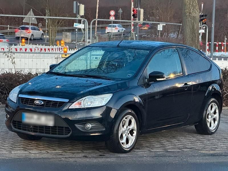 Gebraucht Ford Focus 105 PS (77 kW) 2010 Schwarz Limousine
