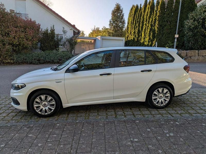 Usado Fiat Tipo 120 CV (88 kW) 2019 Blanco Familiar