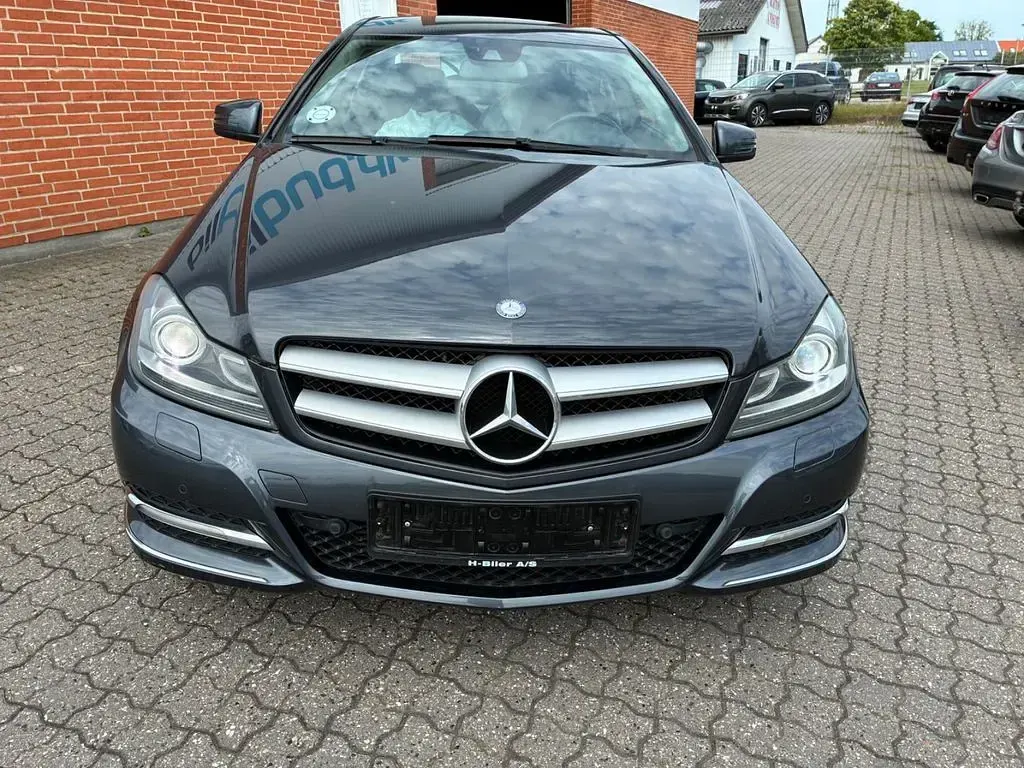 Gebraucht Mercedes C180 156 PS (114 kW) 2011 Grau Coupé