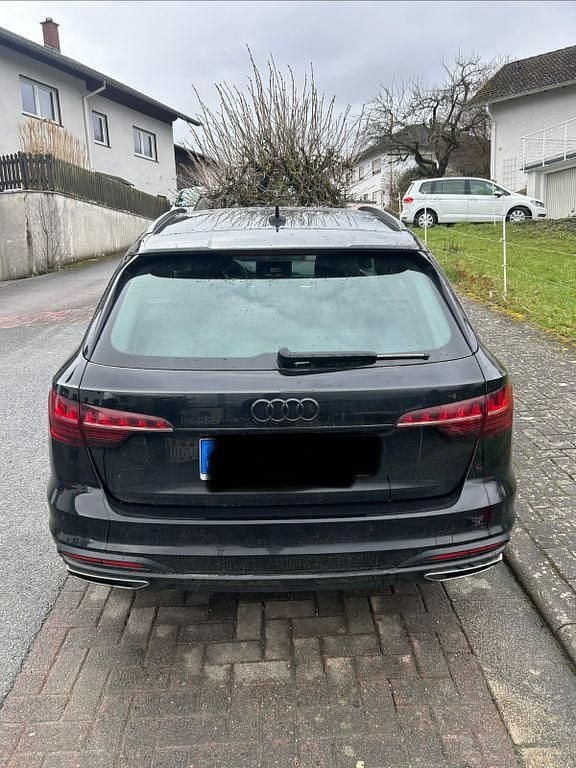 Second-hand Audi A4 Advanced 163 CP (119 kW) 2020 Negru Break