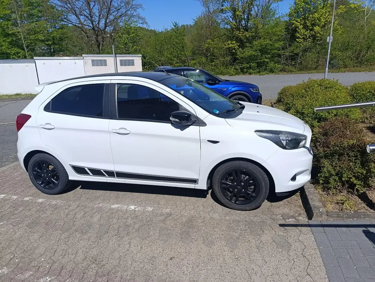 Używany Ford Ka 86 KM (63 kW) 2018 Biały Sedan/Limuzyna