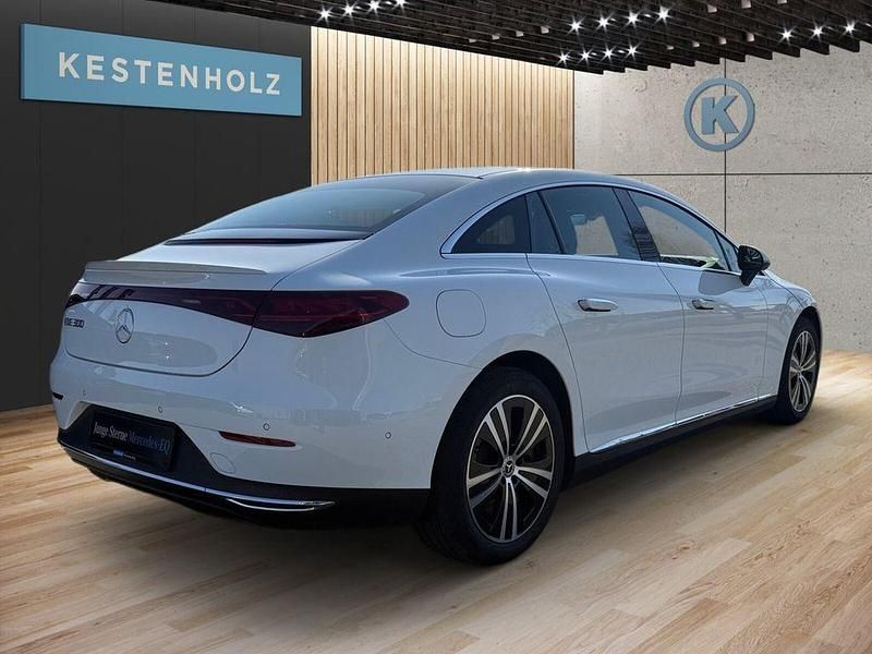 Gebraucht Mercedes EQE300 180 kW (245 PS) 2024 Unilack polarweiß Limousine