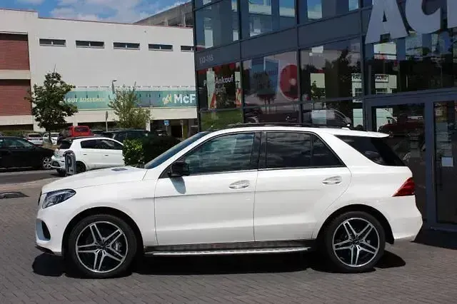 Gebraucht Mercedes GLE43 AMG AMG 367 PS (269 kW) 2018 Designo diamantweiß (metallic) SUV