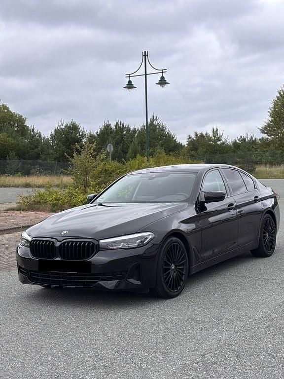 Schwarz Gebraucht 2021 BMW 520 Sport Line Limousine | 29.500 € (Guter Preis) - Bild 1/4