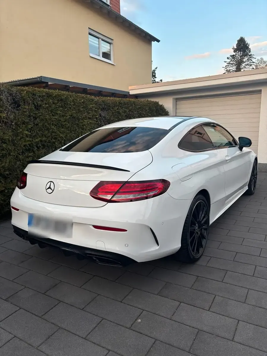 Gebraucht Mercedes C300 245 PS (180 kW) 2022 Weiß Coupé