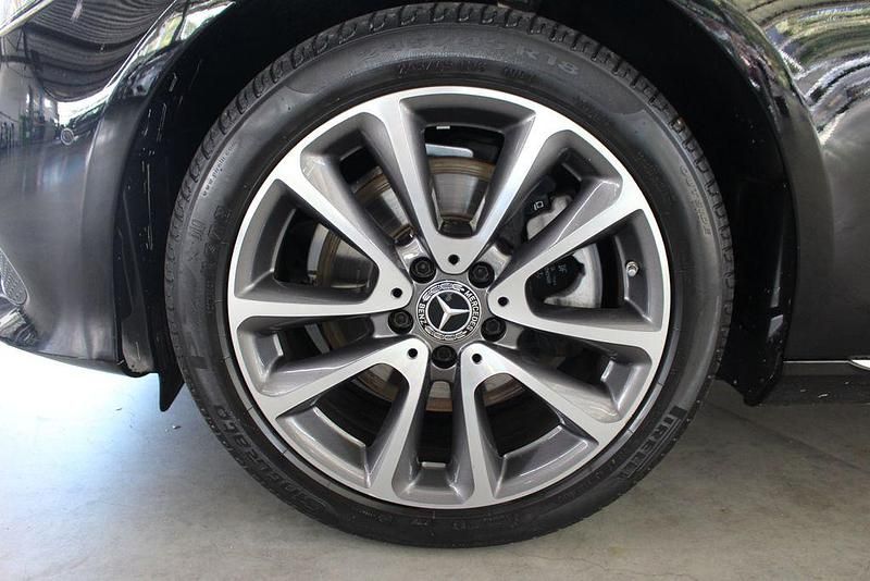 Gebraucht Mercedes E220 Avantgarde 194 PS (142 kW) 2018 Schwarz , obsidianschwarz metallic Limousine