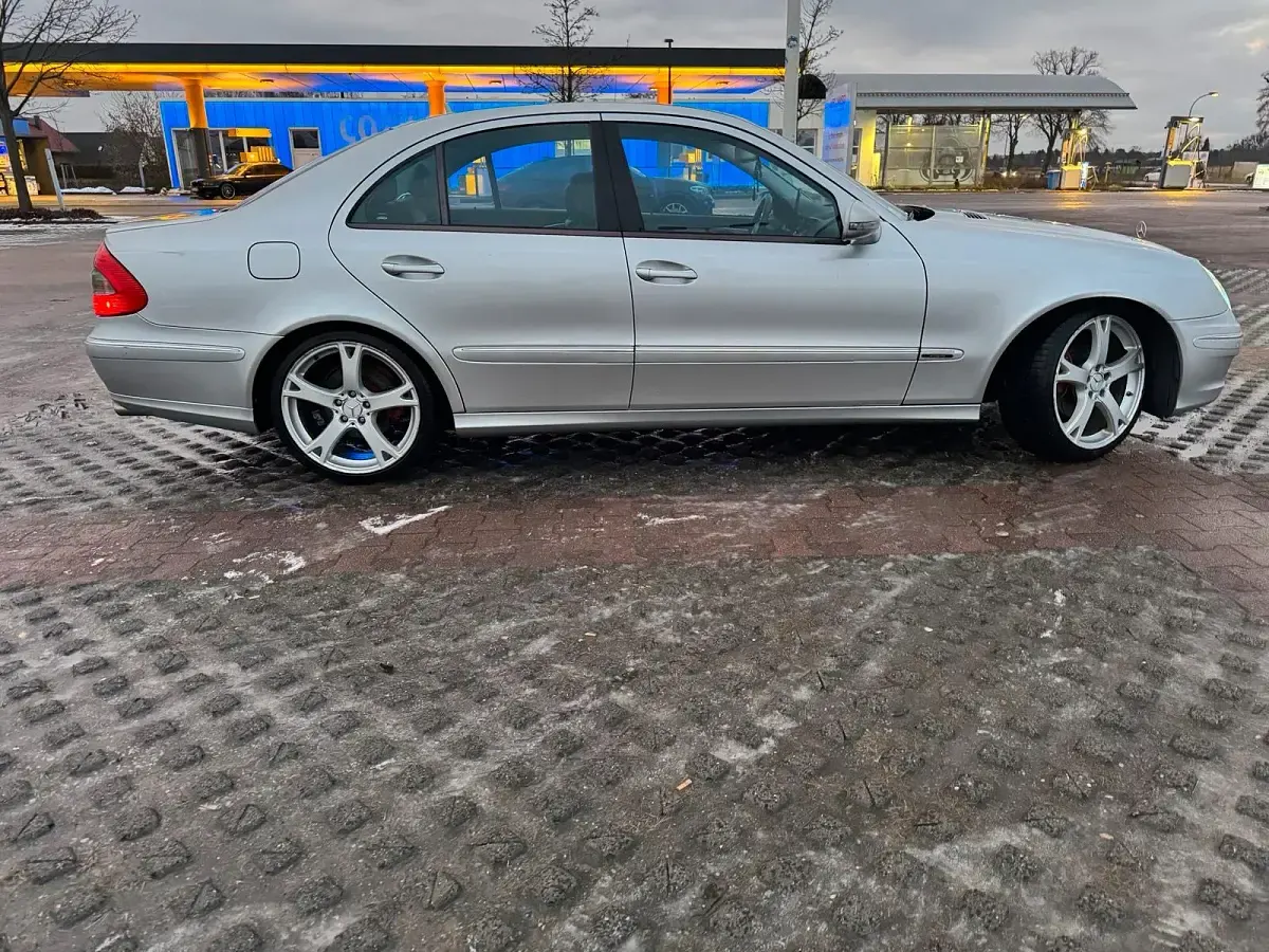 Gebraucht Mercedes E280 190 PS (139 kW) 2007 Andere farben Limousine