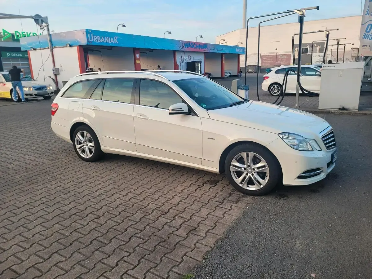 Gebraucht Mercedes E220 2011 Weiß Kombi