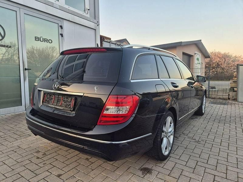 Gebraucht Mercedes C180 156 PS (114 kW) 2012 Schwarz Kombi