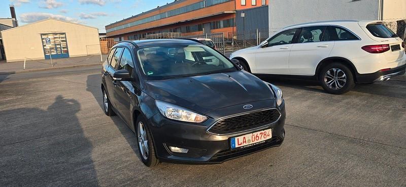 Gebraucht Ford Focus Business Edition 125 PS (91 kW) 2017 Grau Kombi