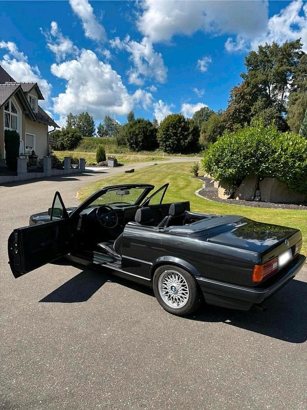 Gebraucht BMW 318 Cabriolet 113 PS (83 kW) 1992 Schwarz Cabrio