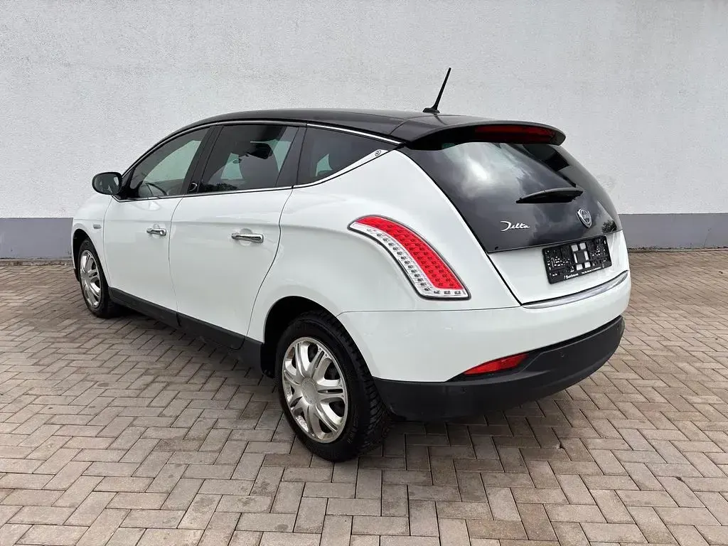 Gebraucht Lancia Delta 105 PS (77 kW) 2013 Weiß Kleinwagen