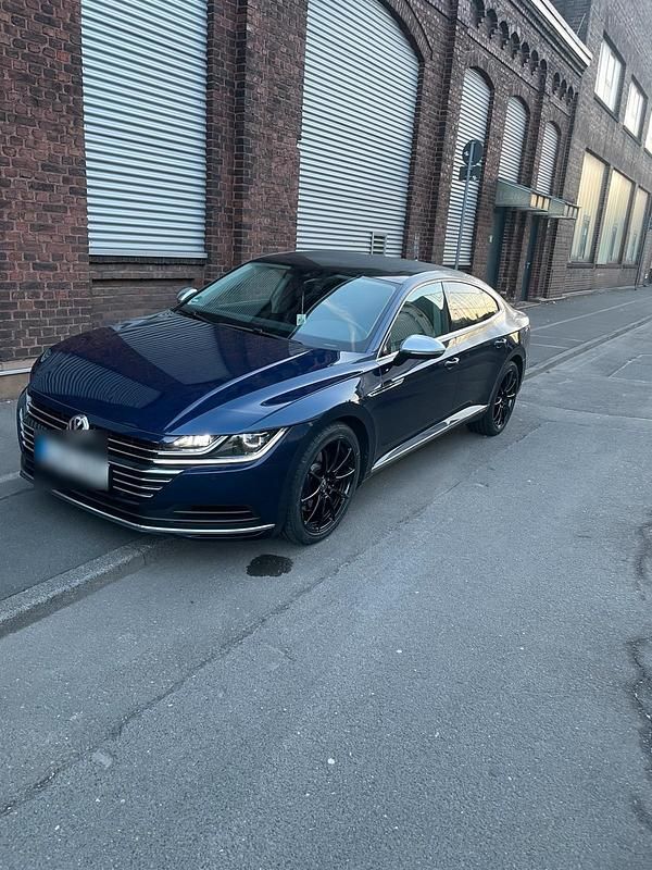 Blau Gebraucht 2017 VW Arteon Limousine | 21.900 € (Superpreis) - Bild 1/4