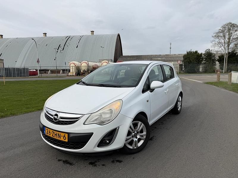 Gebraucht Opel Corsa 95 PS (69 kW) 2012 Weiß Kleinwagen