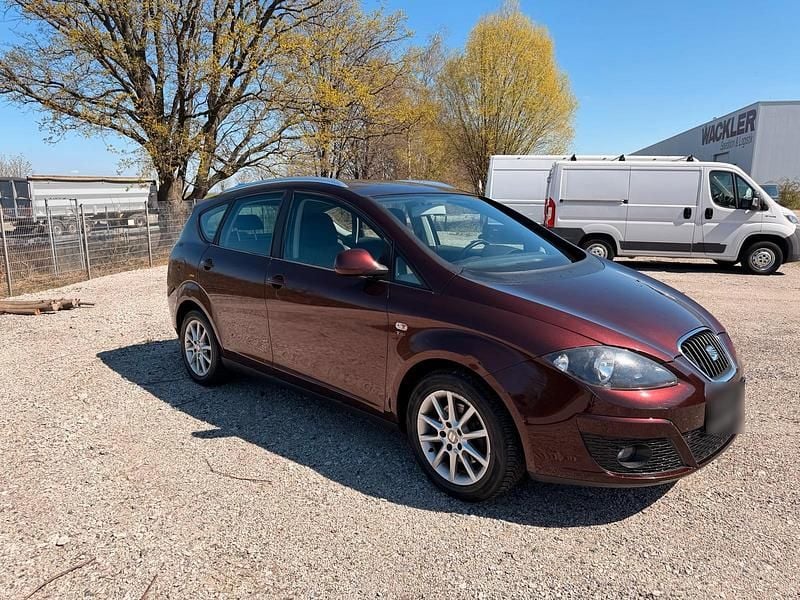 Gebraucht Seat Altea XL 160 PS (117 kW) 2010 Rot Van / Kleinbus
