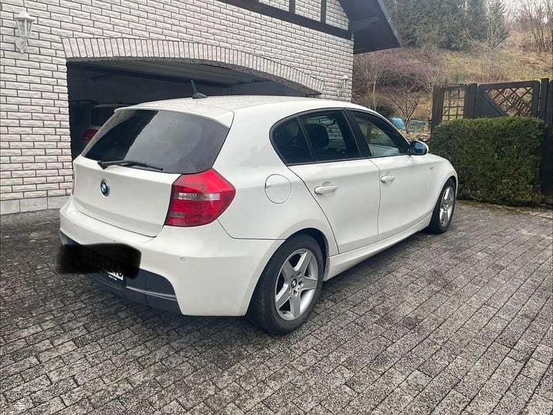 Gebraucht BMW 116 M Sport 122 PS (89 kW) 2007 Weiß Kleinwagen