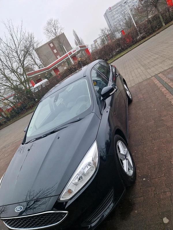 Gebraucht Ford Focus 120 PS (88 kW) 2018 Schwarz Kleinwagen