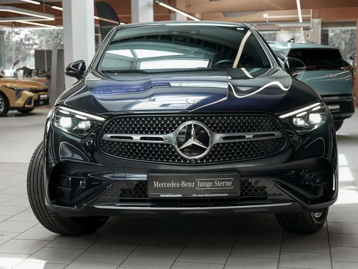 Gebraucht Mercedes GLC300de AMG 197 PS (144 kW) 2024 Nautikblau metallic Coupé