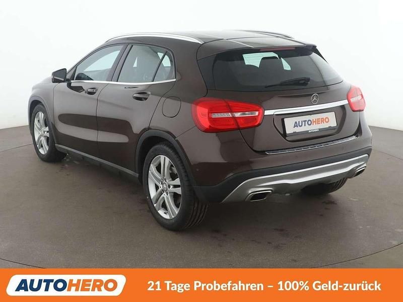 Gebraucht Mercedes GLA200 Urban 156 PS (114 kW) 2017 Orientbraun SUV
