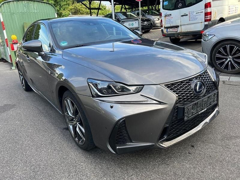 Grau Gebraucht 2020 Lexus IS300h Sport Line Limousine | 20.999 € (Guter Preis) - Bild 1/4
