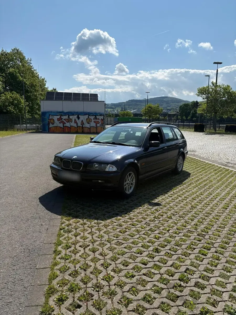 Gebraucht BMW 318 118 PS (86 kW) 2001 Blau Kombi