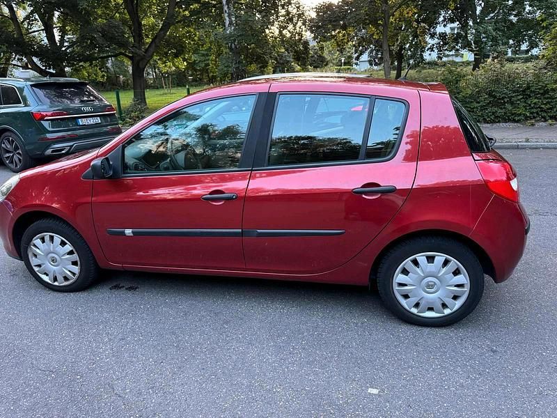 Rot Gebraucht 2006 Renault Clio II Kleinwagen | 2.400 € (Guter Preis) - Bild 1/4