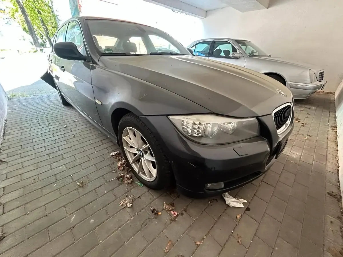 Gebraucht BMW 318 143 PS (105 kW) 2009 Blau Limousine