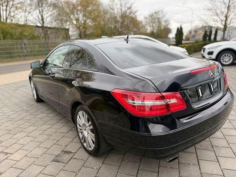 Gebraucht Mercedes E200 Avantgarde 184 PS (135 kW) 2011 Schwarz Coupé